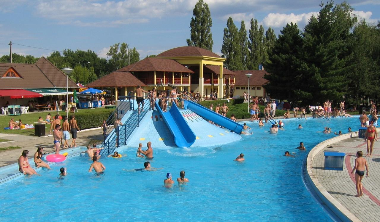 Csevi Apartmanhaz Mezokovesd Luaran gambar