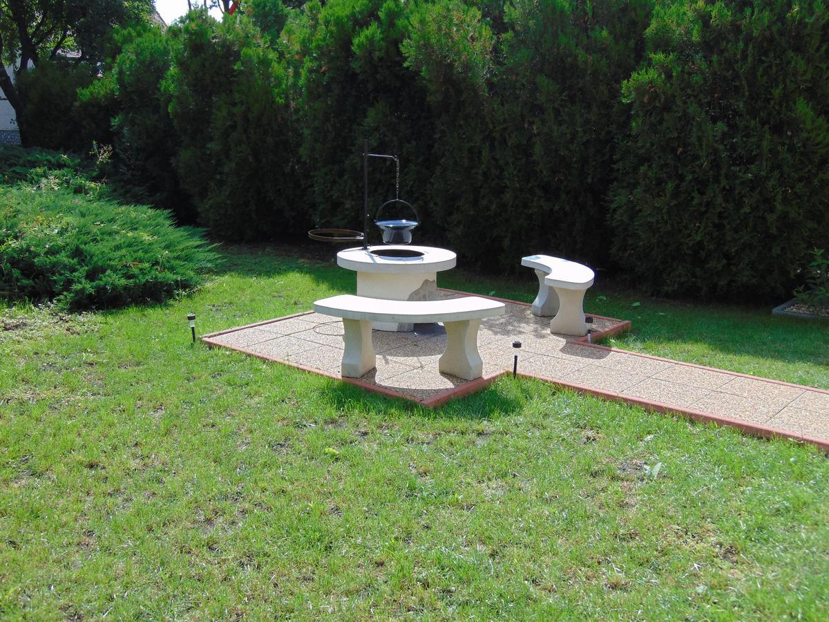 Csevi Apartmanhaz Mezokovesd Luaran gambar